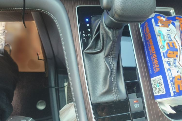 Used Toyota Granvia 2024 2.5L Hybrid Comfort Edition Gear Lever