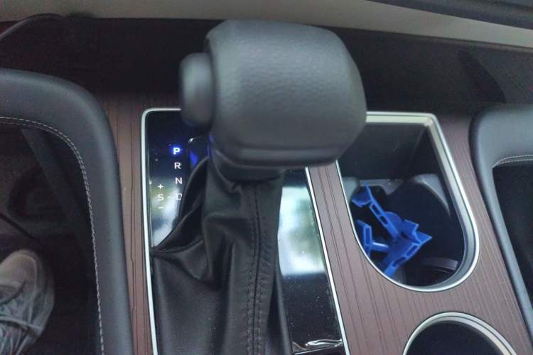 Used Toyota Granvia 2024 2.5L Hybrid Comfort Edition Gear Lever
