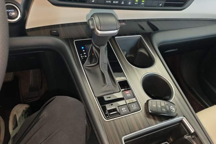 Used Toyota Granvia 2024 2.5L Hybrid Prestige ULTRA Edition Gear Lever