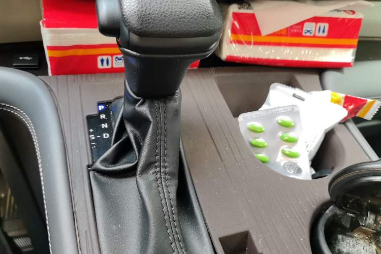 Used Toyota Granvia 2024 2.5L Hybrid Comfort Edition Gear Lever