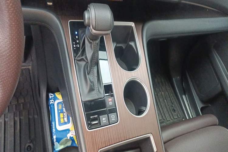 Used Toyota Granvia 2024 2.5L Hybrid Prestige PLUS Four-Wheel Drive Version Gear Lever