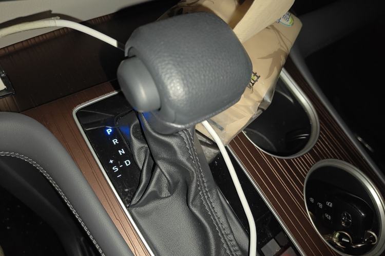 Used Toyota Granvia 2024 2.5L Hybrid Comfort Edition Gear Lever