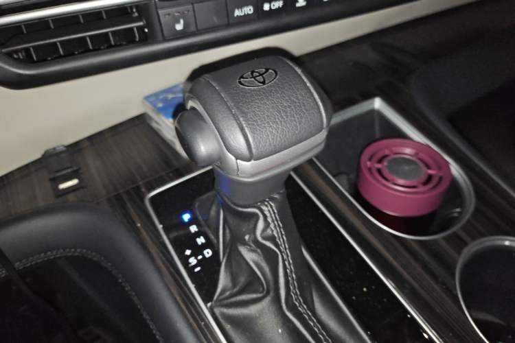 Used Toyota Granvia 2024 2.5L Hybrid Prestige PLUS Edition Gear Lever