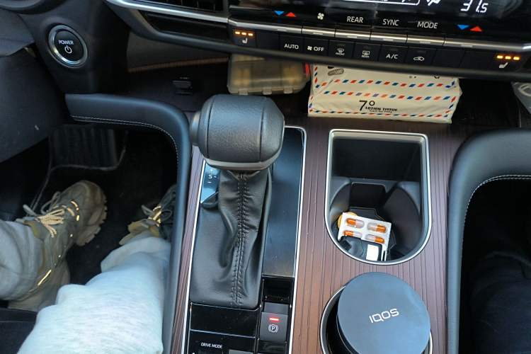 Used Toyota Granvia 2024 2.5L Hybrid Prestige PLUS Four-Wheel Drive Version Gear Lever