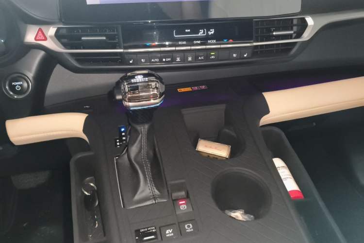 Used Toyota Granvia 2024 2.5L Hybrid Prestige PLUS Four-Wheel Drive Version Gear Lever