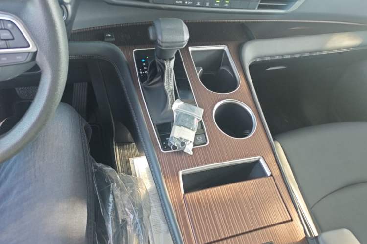 Used Toyota Granvia 2024 2.5L Hybrid Luxury Edition Gear Lever