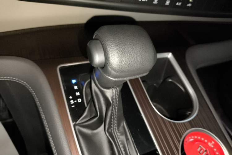Used Toyota Granvia 2024 2.5L Hybrid Comfort Edition Gear Lever