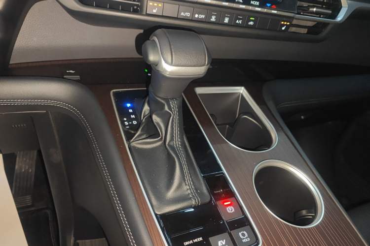 Used Toyota Granvia 2024 2.5L Hybrid Prestige PLUS Edition Gear Lever