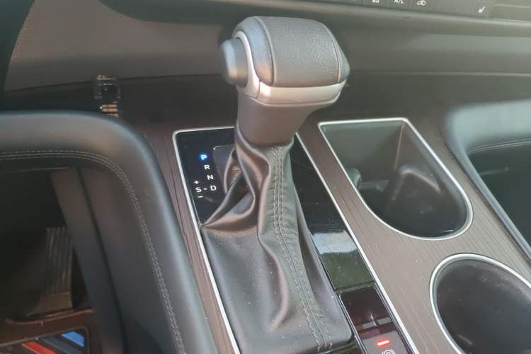 Used Toyota Granvia 2024 2.5L Hybrid Prestige PLUS Four-Wheel Drive Version Gear Lever