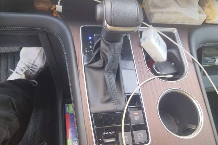 Used Toyota Granvia 2024 2.5L Hybrid Prestige PLUS Edition Gear Lever
