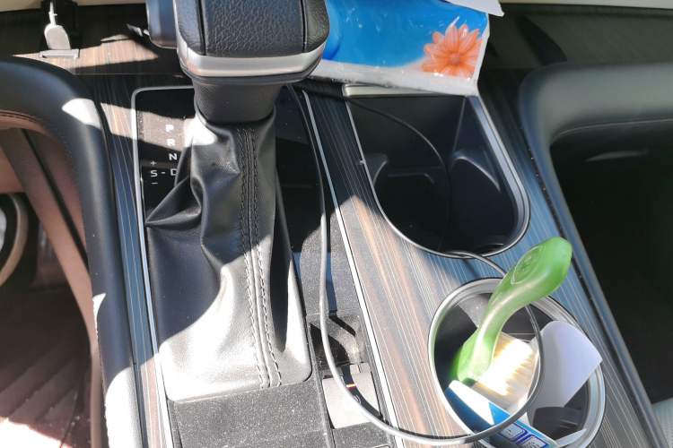 Used Toyota Granvia 2024 2.5L Hybrid Prestige ULTRA Edition Gear Lever