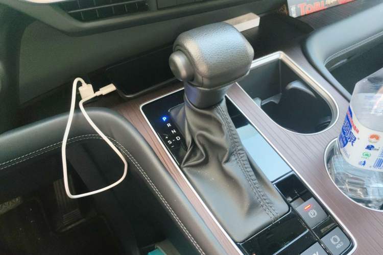 Used Toyota Granvia 2024 2.5L Hybrid Luxury Edition Gear Lever