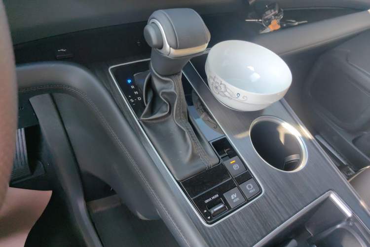 Used Toyota Granvia 2024 2.5L Hybrid Prestige PLUS Four-Wheel Drive Version Gear Lever