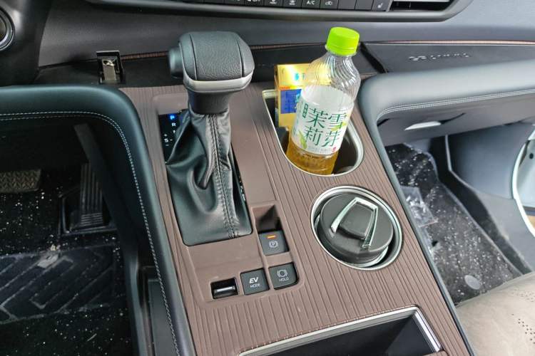 Used Toyota Granvia 2024 2.5L Hybrid Prestige PLUS Four-Wheel Drive Version Gear Lever