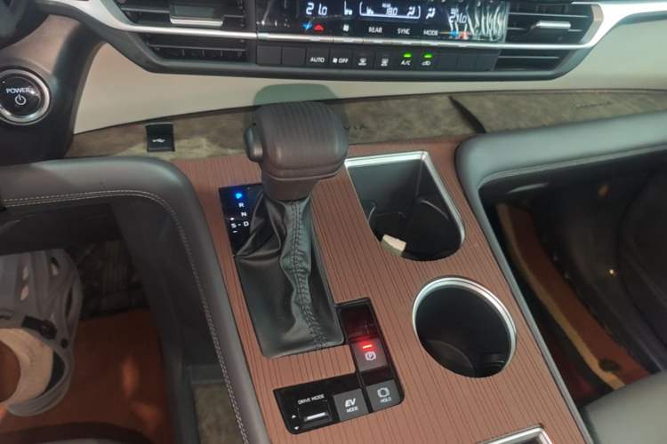 Used Toyota Granvia 2024 2.5L Hybrid Comfort Edition Gear Lever
