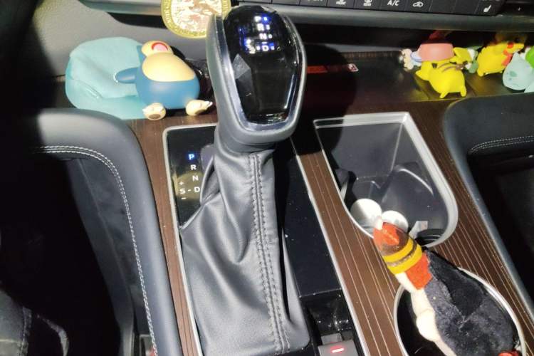 Used Toyota Granvia 2024 2.5L Hybrid Prestige PLUS Four-Wheel Drive Version Gear Lever