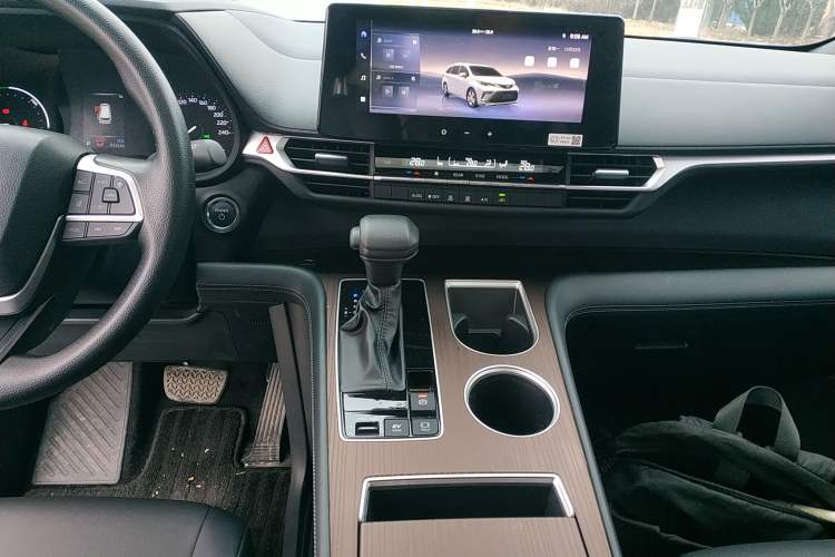 Used Toyota Granvia 2024 2.5L Hybrid Luxury Edition Gear Lever