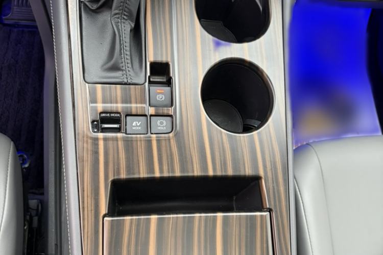 Used Toyota Granvia 2024 2.5L Hybrid Comfort Edition Gear Lever