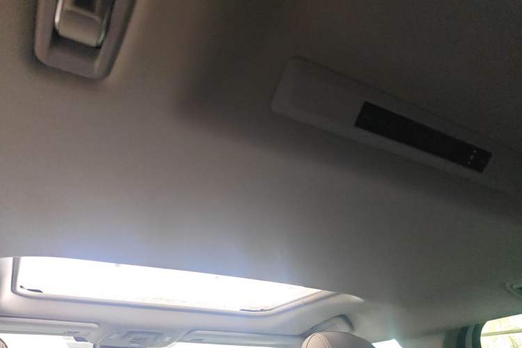 Used Toyota Granvia 2024 2.5L Hybrid Comfort Edition Headliner