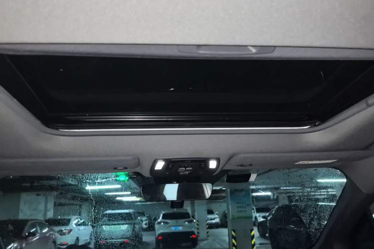 Used Toyota Granvia 2024 2.5L Hybrid Prestige PLUS Four-Wheel Drive Version Headliner