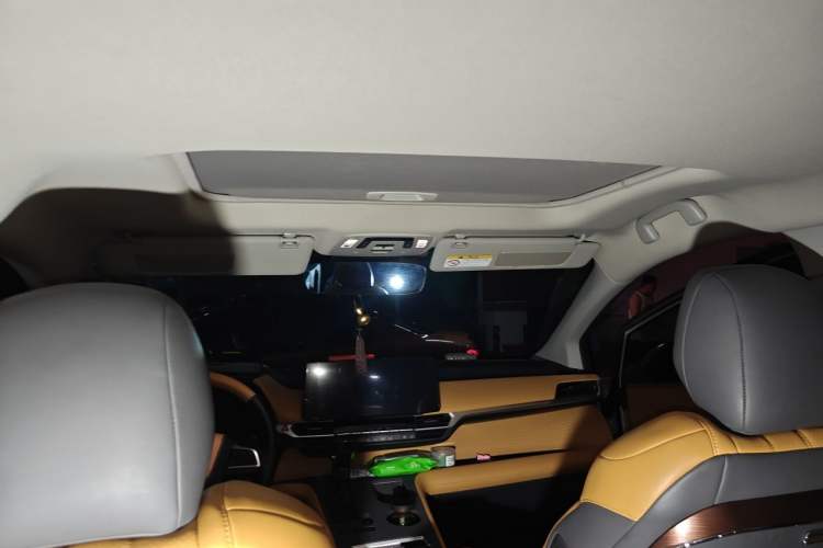 Used Toyota Granvia 2024 2.5L Hybrid Comfort Edition Headliner