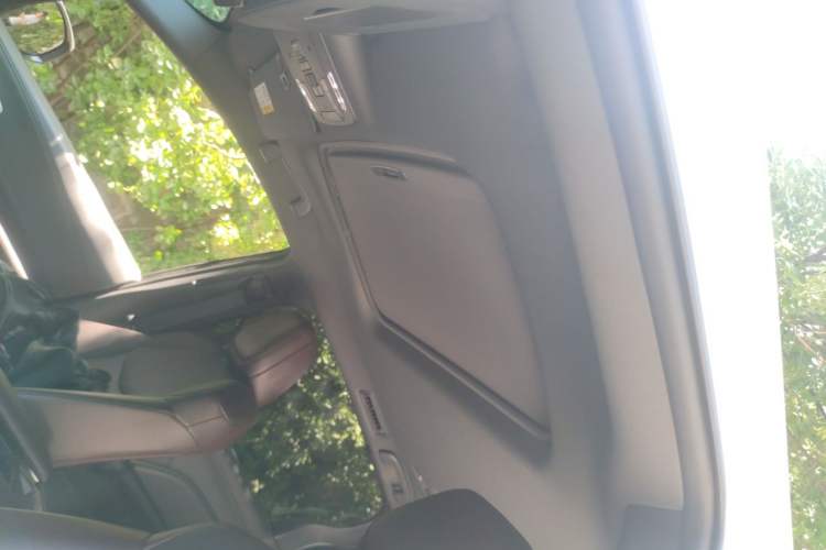 Used Toyota Granvia 2024 2.5L Hybrid Prestige PLUS Four-Wheel Drive Version Headliner