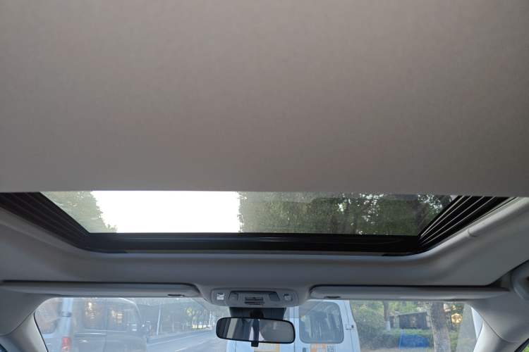 Used Toyota Granvia 2024 2.5L Hybrid Comfort Edition Headliner