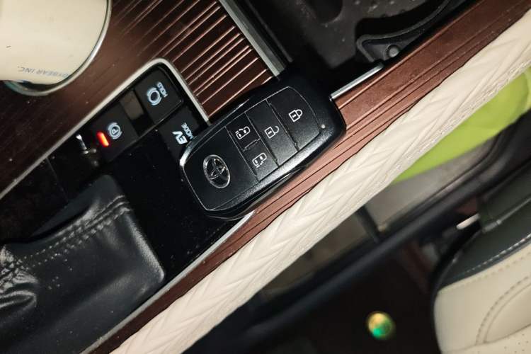 Used Toyota Granvia 2024 2.5L Hybrid Comfort Edition Interior 1