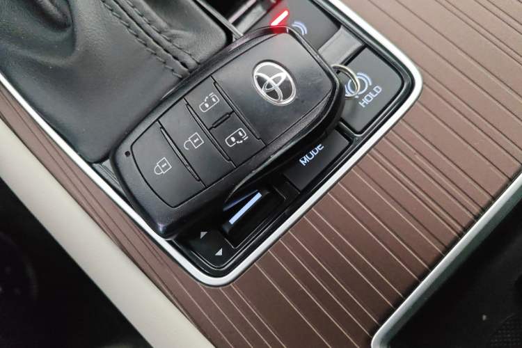 Used Toyota Granvia 2024 2.5L Hybrid Comfort Edition Interior 1
