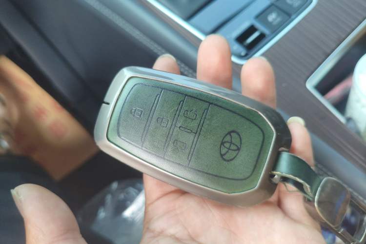 Used Toyota Granvia 2024 2.5L Hybrid Comfort Edition Interior 1