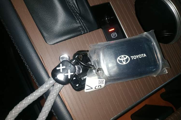 Used Toyota Granvia 2024 2.5L Hybrid Prestige PLUS Four-Wheel Drive Version Interior 1