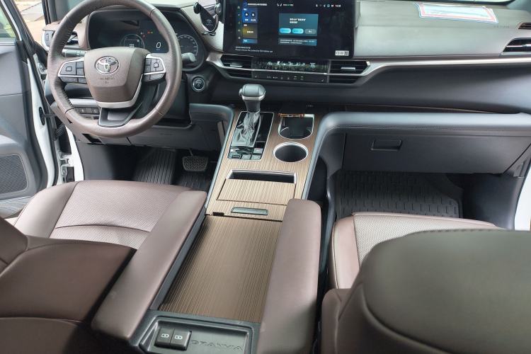 Used Toyota Granvia 2024 2.5L Hybrid Prestige PLUS Four-Wheel Drive Version Interior 1