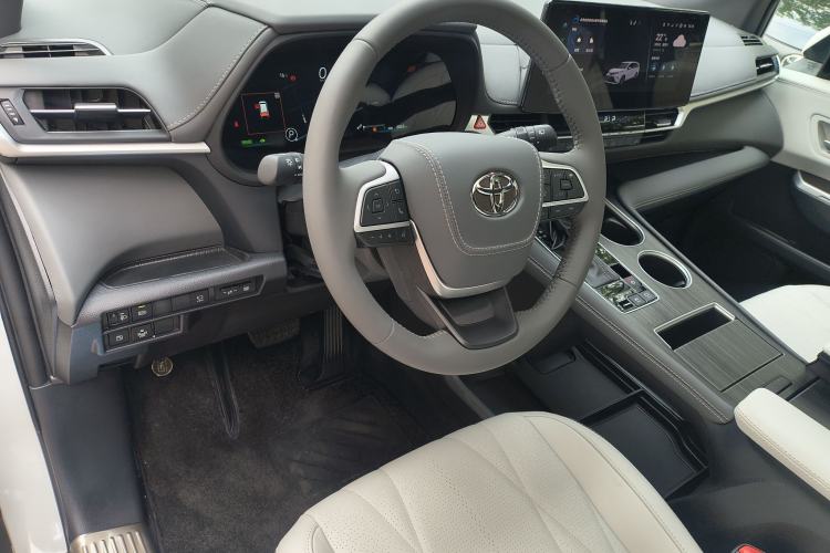 Used Toyota Granvia 2024 2.5L Hybrid Prestige PLUS Four-Wheel Drive Version Interior 1