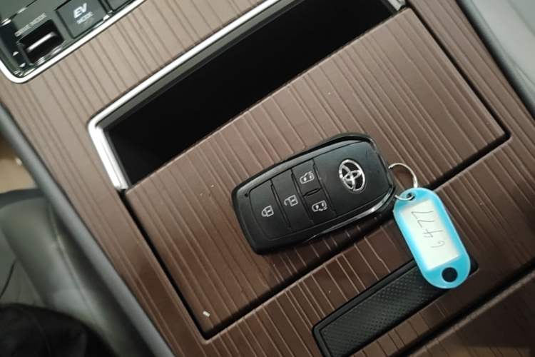 Used Toyota Granvia 2024 2.5L Hybrid Comfort Edition Interior 1