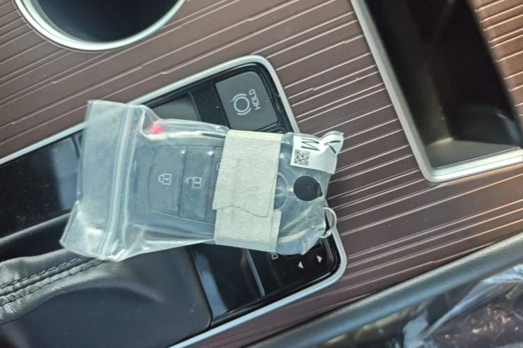 Used Toyota Granvia 2024 2.5L Hybrid Luxury Edition Interior 1