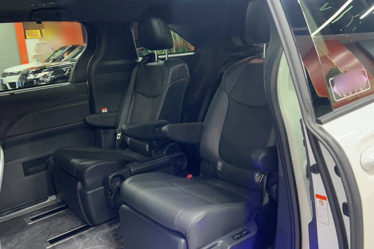 Used Toyota Granvia 2024 2.5L Hybrid Prestige PLUS Four-Wheel Drive Version Interior 1