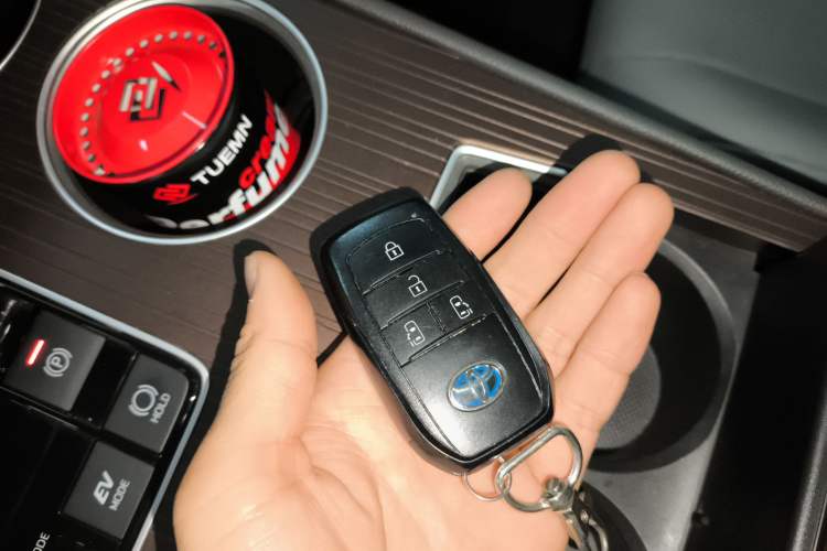 Used Toyota Granvia 2024 2.5L Hybrid Comfort Edition Interior 1