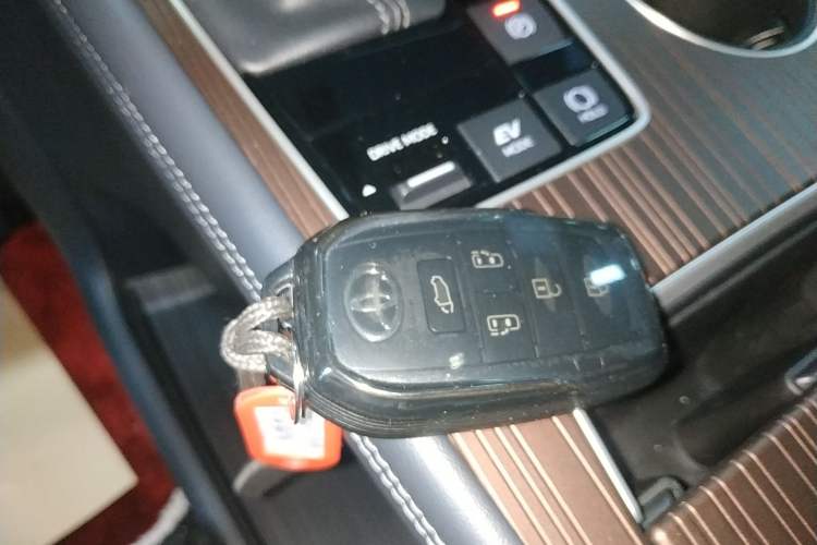 Used Toyota Granvia 2024 2.5L Hybrid Prestige PLUS Four-Wheel Drive Version Interior 1