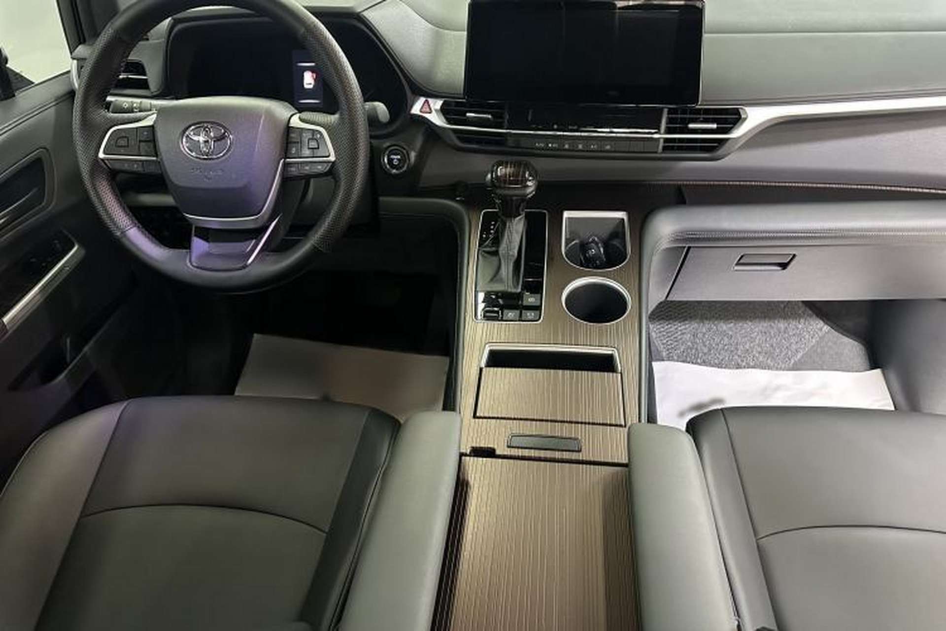 Used Toyota Granvia 2024 2.5L Hybrid Luxury Edition Interior 1