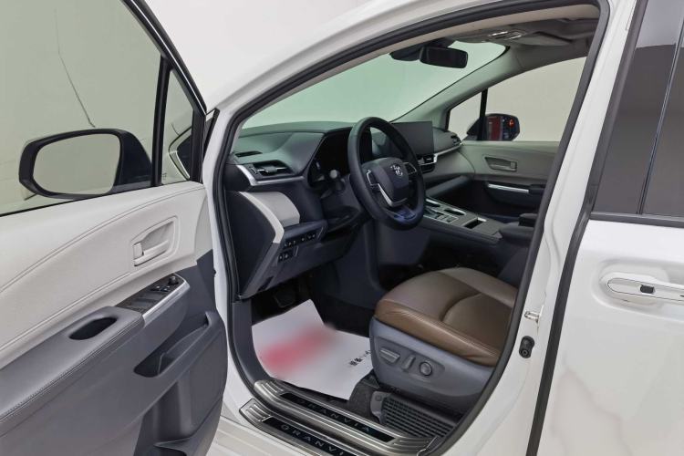 Used Toyota Granvia 2024 2.5L Hybrid Comfort Edition Interior 1
