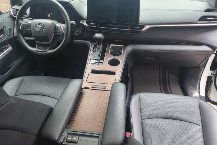 Used Toyota Granvia 2024 2.5L Hybrid Prestige PLUS Four-Wheel Drive Version Interior 1