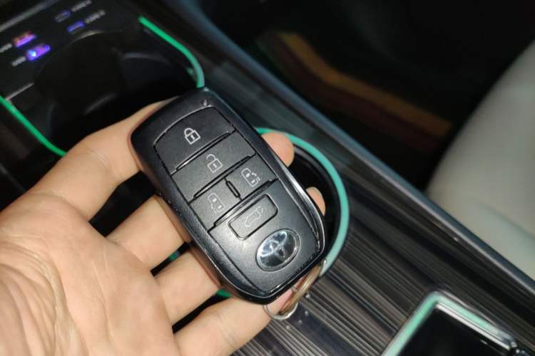 Used Toyota Granvia 2024 2.5L Hybrid Prestige ULTRA Edition Interior 1
