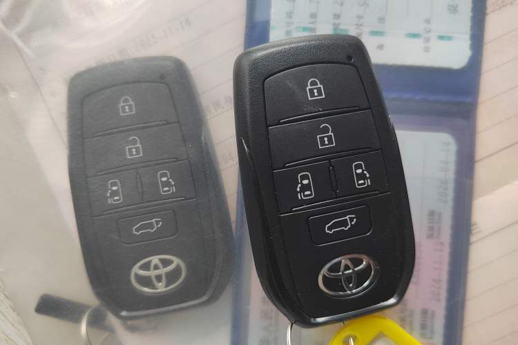 Used Toyota Granvia 2024 2.5L Hybrid Prestige PLUS Four-Wheel Drive Version Interior 1