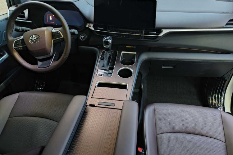 Used Toyota Granvia 2024 2.5L Hybrid Prestige PLUS Four-Wheel Drive Version Interior 1