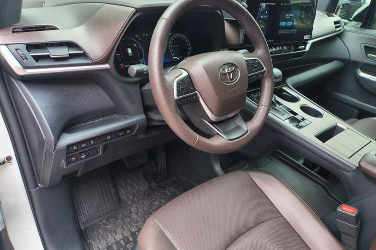 Used Toyota Granvia 2024 2.5L Hybrid Prestige PLUS Four-Wheel Drive Version Interior 10