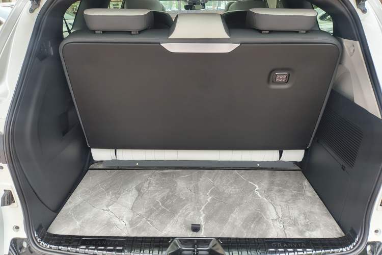 Used Toyota Granvia 2024 2.5L Hybrid Prestige PLUS Four-Wheel Drive Version Interior 10
