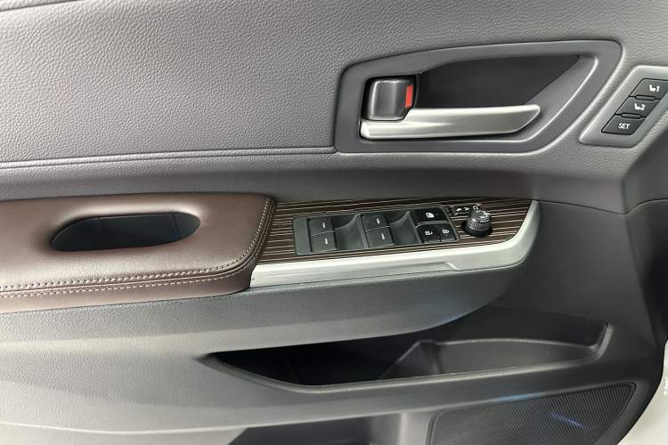 Used Toyota Granvia 2024 2.5L Hybrid Prestige PLUS Four-Wheel Drive Version Interior 10