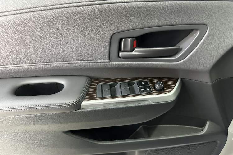 Used Toyota Granvia 2024 2.5L Hybrid Luxury Edition Interior 10