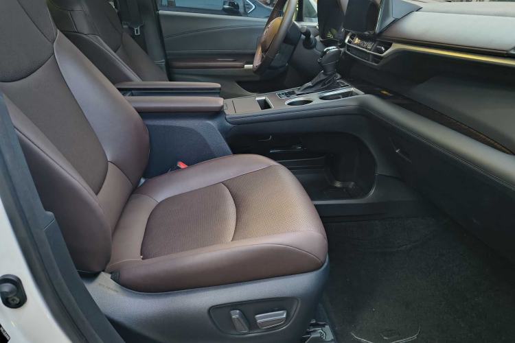Used Toyota Granvia 2024 2.5L Hybrid Prestige PLUS Four-Wheel Drive Version Interior 10