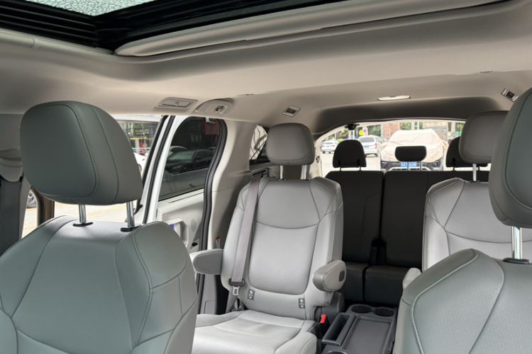 Used Toyota Granvia 2024 2.5L Hybrid Comfort Edition Interior 10
